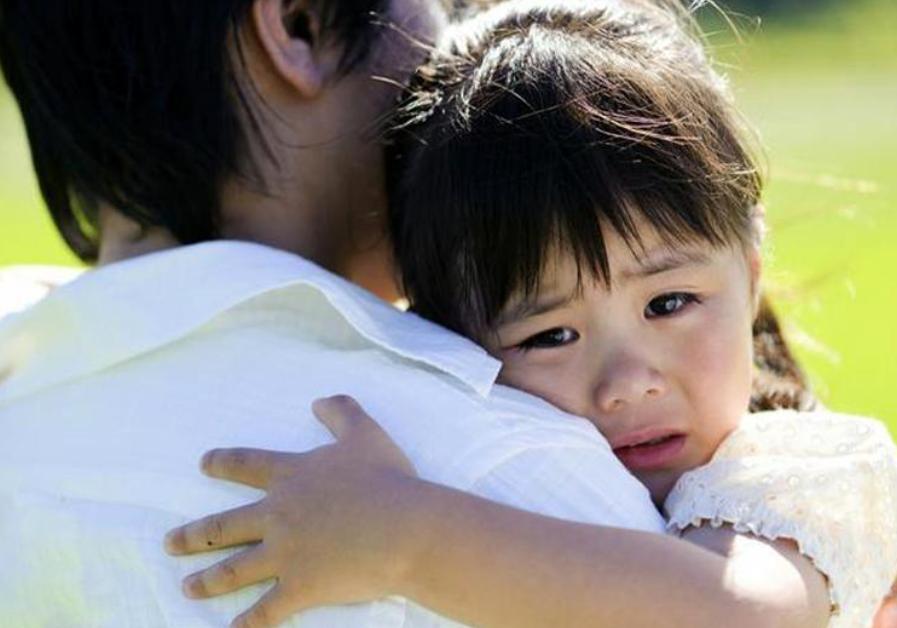 孩子害怕幼儿园老师,孩子上幼儿园害怕老师该怎么办