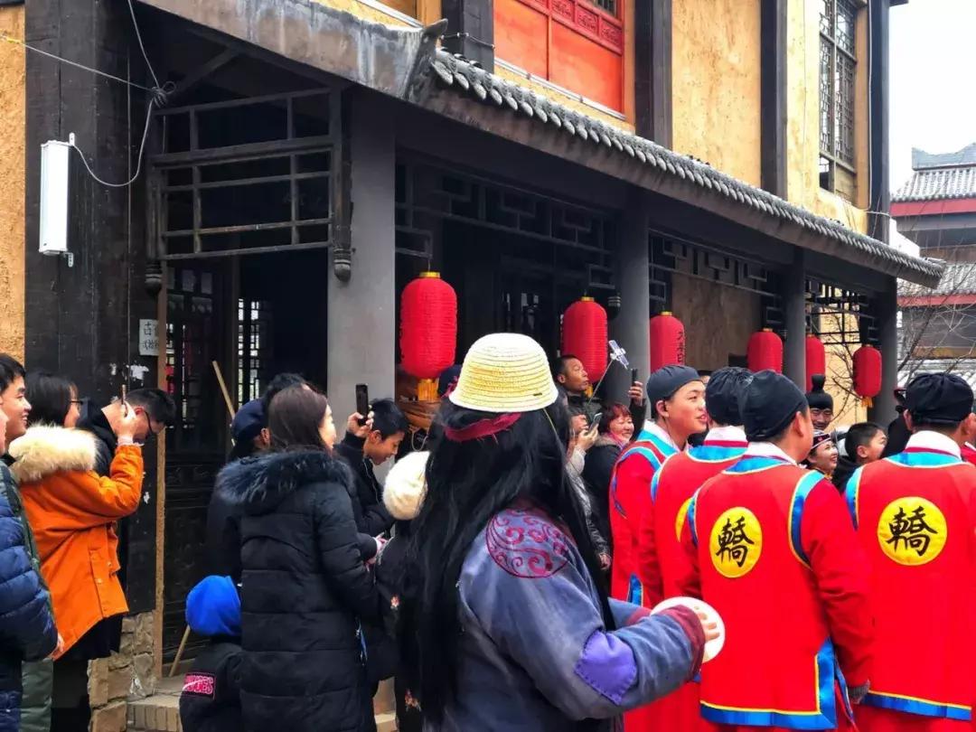 正月初五迎财神了,正月初五迎财神有几位财神