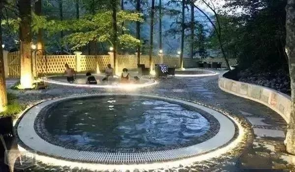 去泡温泉下雨,冬天下雨适合泡温泉吗