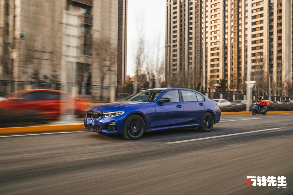 试驾宝马330Li丨即便它变得舒适，也依旧能让人爱上