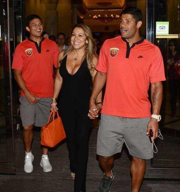 胡尔克和前妻恩爱,胡尔克谈前妻完整视频