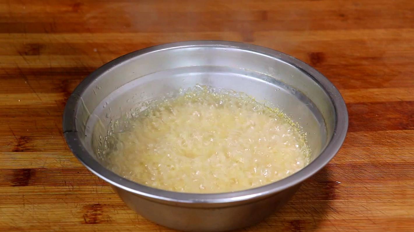 发面葱油饼葱香浓郁柔软多层,切出来的多层葱油饼的做法