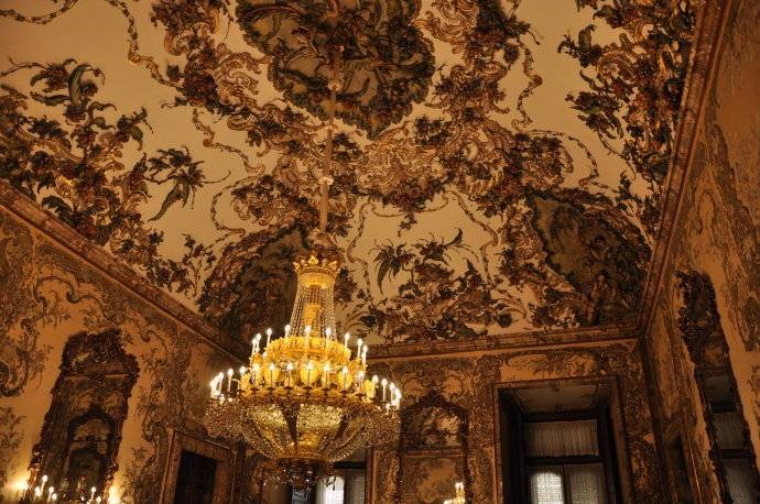 仿造凡尔赛宫的欧洲第三大王宫，两代国王的华丽梦想