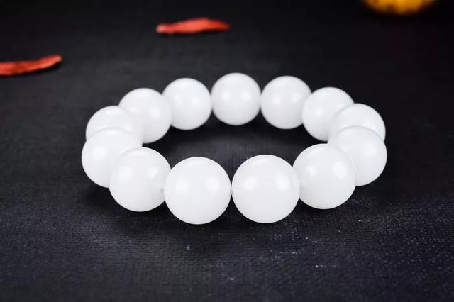 怎样区分和田玉和青海玉,怎样区分和田玉