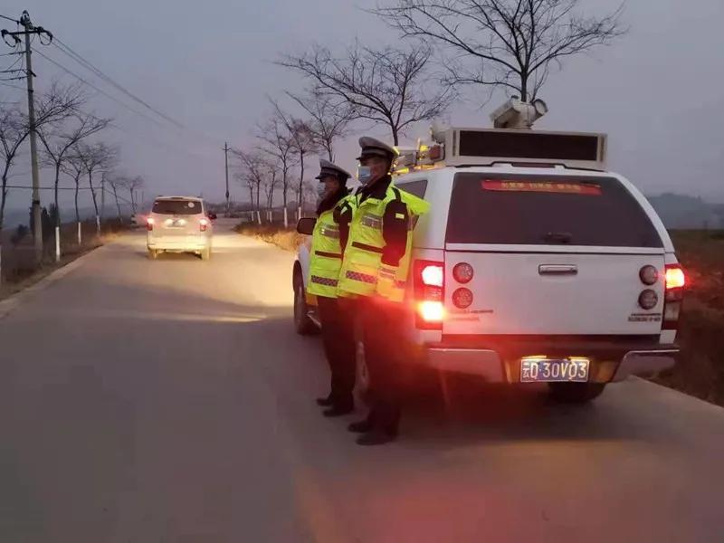 麒麟交警奉上校园周边解堵宝典,麒麟交警大队