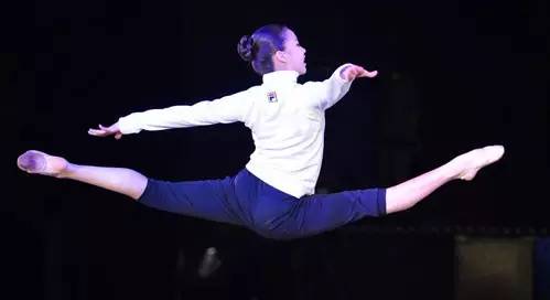 舞蹈基本功练习步骤视频,舞蹈基本功练习疼哭