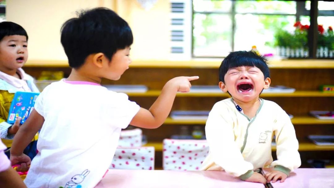 遇到偏心的老师怎么教导孩子,当孩子说老师偏心该怎么回答