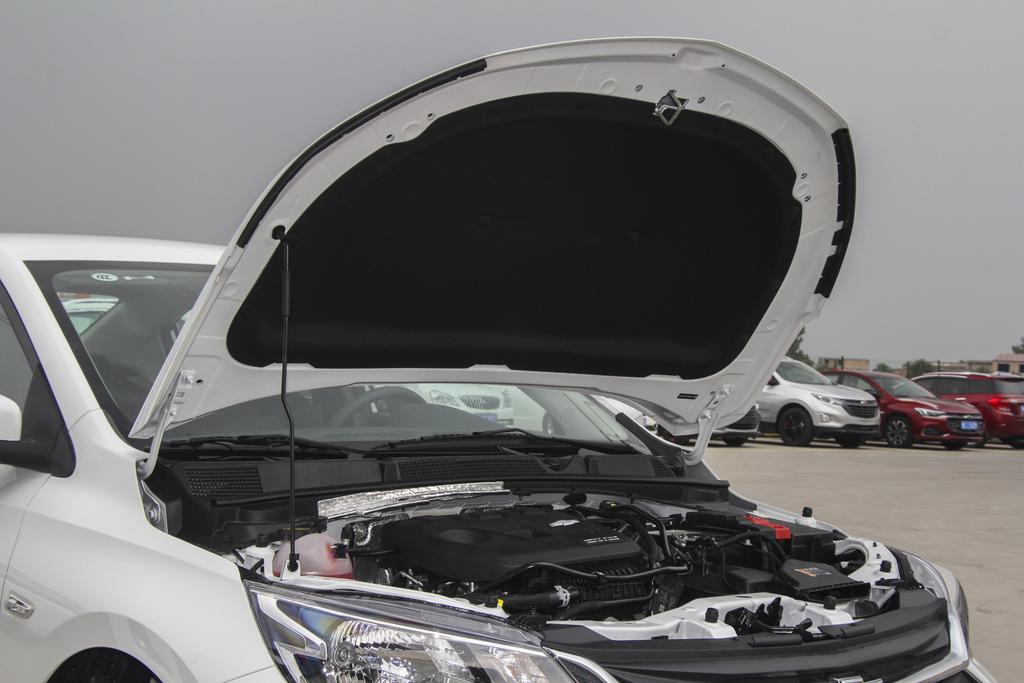 雪佛兰科沃兹新款是几缸,新款雪佛兰科沃兹是三缸还是四缸