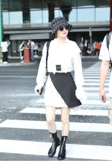 张韶涵露脐装穿搭,张韶涵背的包