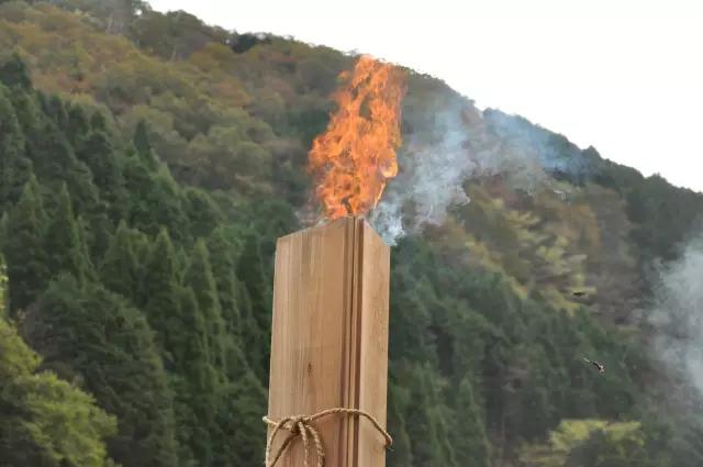 老木板更有质感,什么东西能让木板有光泽