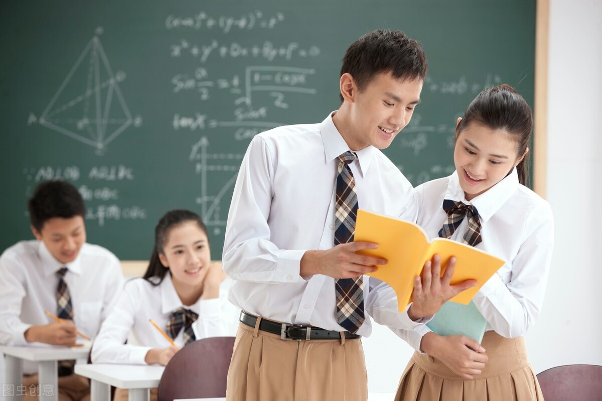 49中男生校园坠亡,四十九中学生因感情坠亡