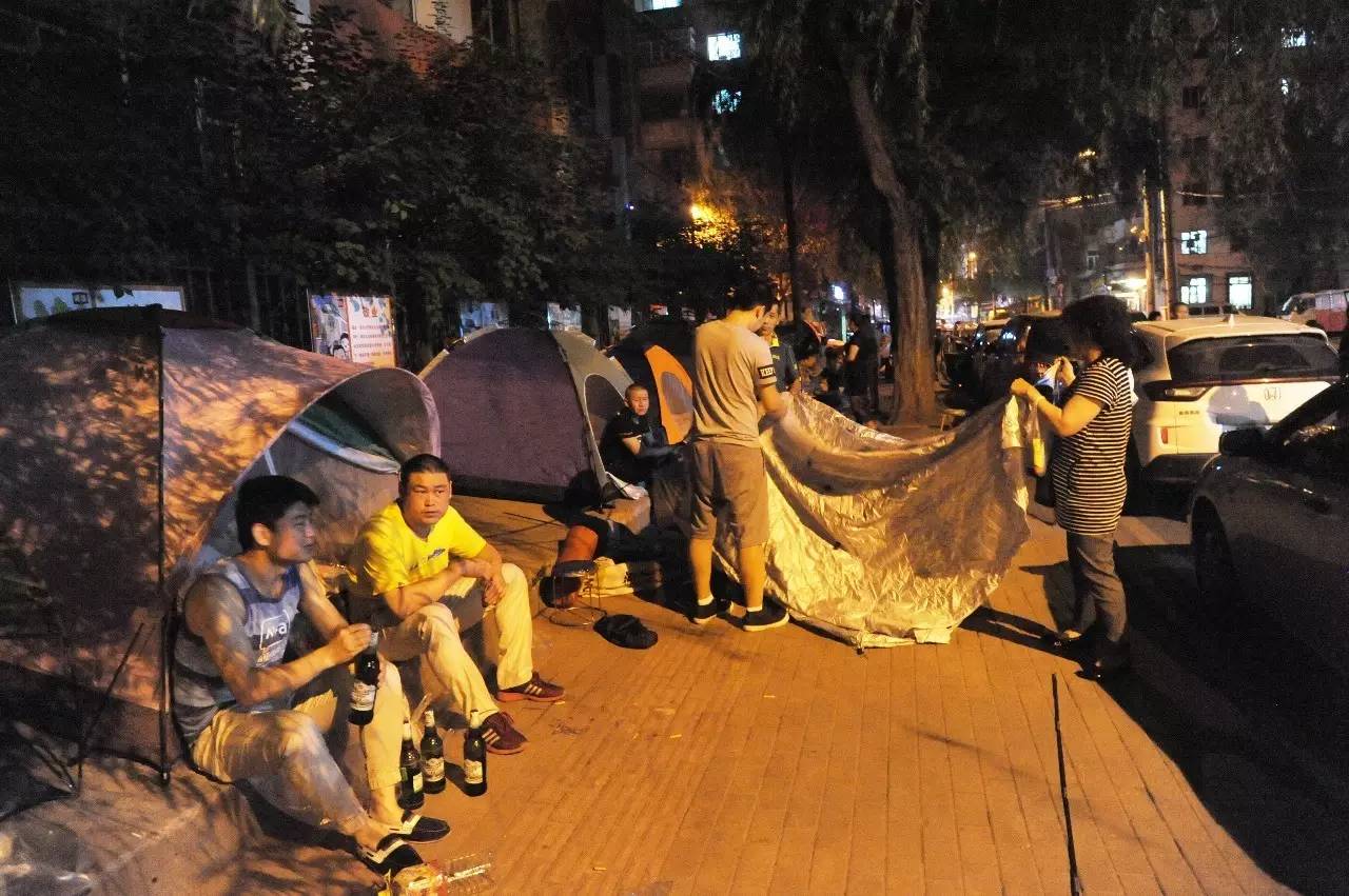 很多家长挤破头要去民办学校,为什么入公办幼儿园那么难