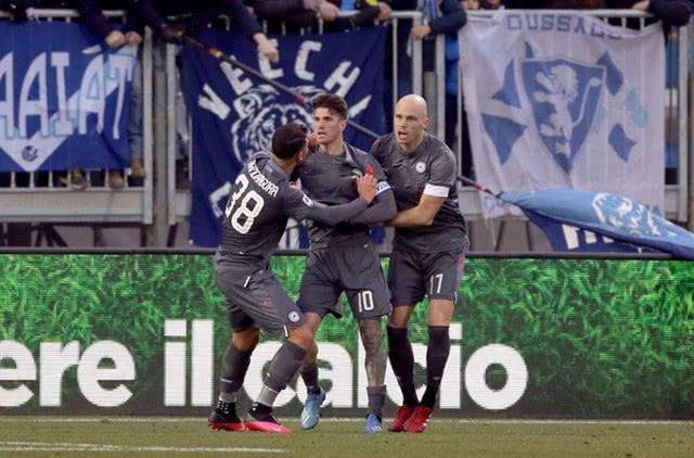 乌鸡对战螳螂,真蓝黑和乌鸡谁厉害