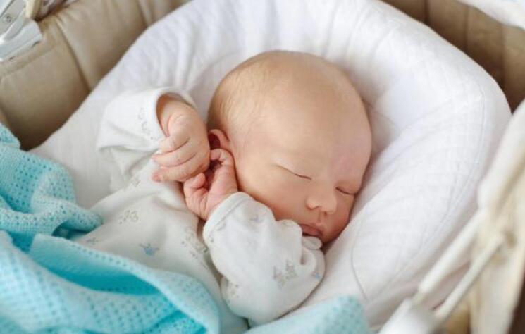 新生儿黄疸严重应该要关注些什么,新生儿黄疸如何去得快一招搞定