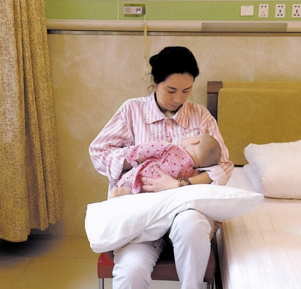 产后开奶是吸奶器好还是催乳师好,产后奶水不够吃哪个下奶