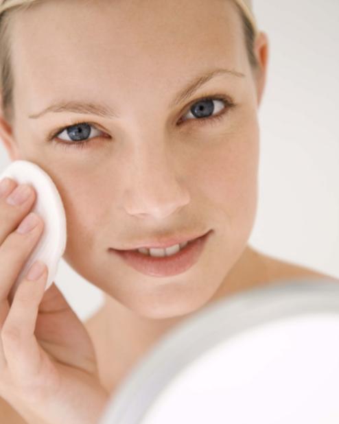 皮肤去角质层用什么方法,没有去角质产品怎么给皮肤去角质