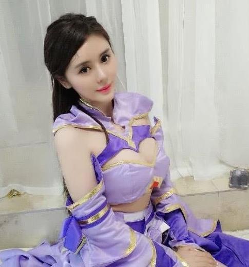 冯提莫不知火舞cos,游戏女主播cos不知火舞