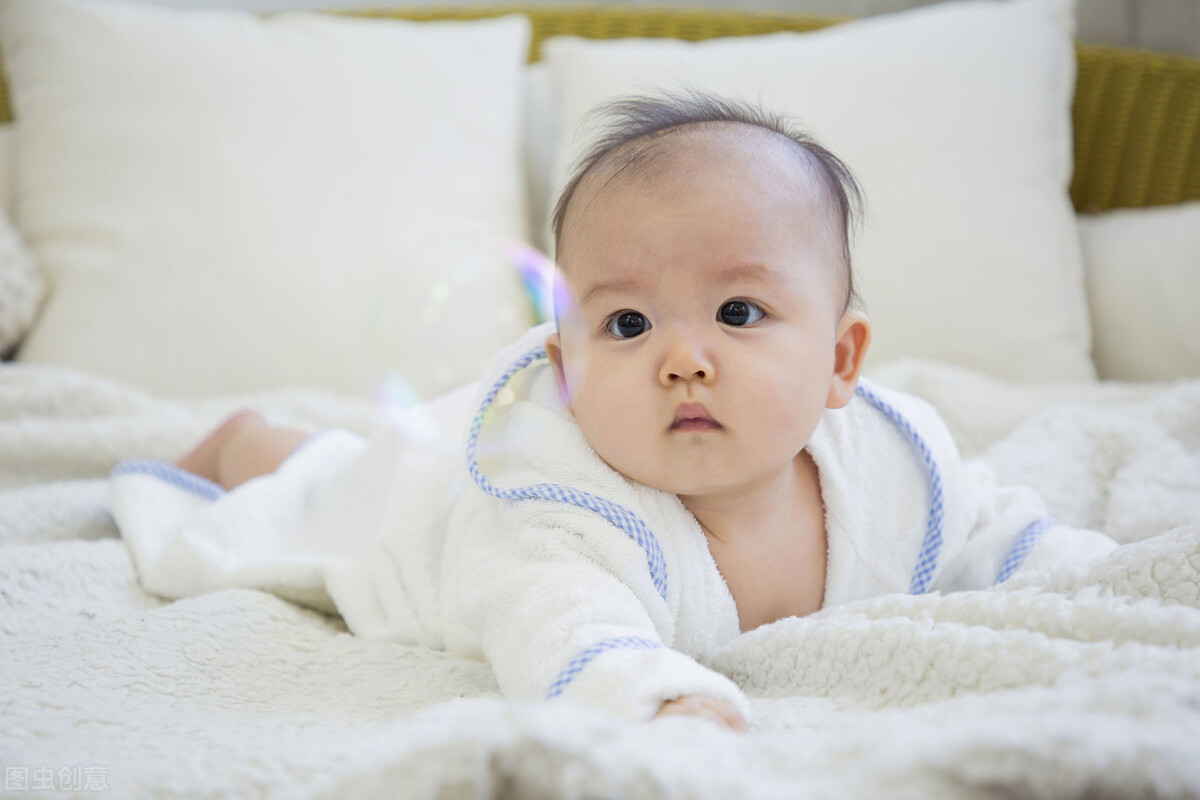 宝宝冬天多久洗一次澡合适,冬天如何给宝宝洗澡洗得干净