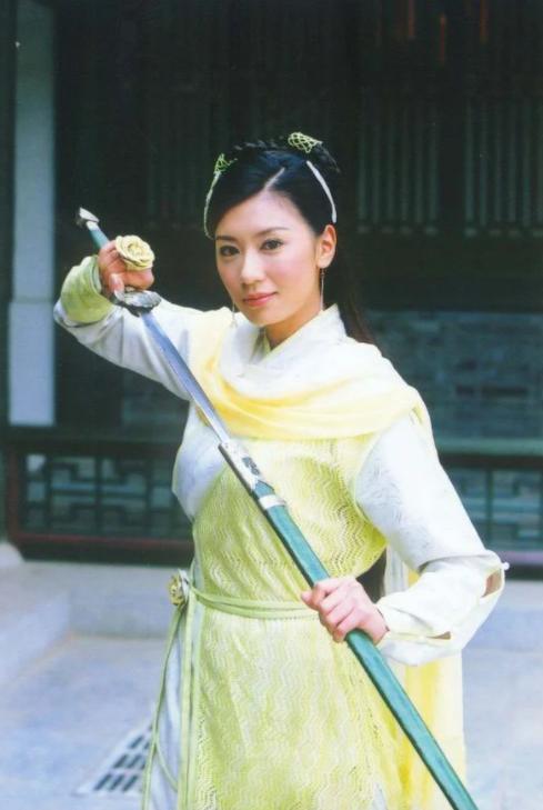 48岁贾静雯态势惊艳美貌依旧,贾静雯如何保持自己的颜值和身材