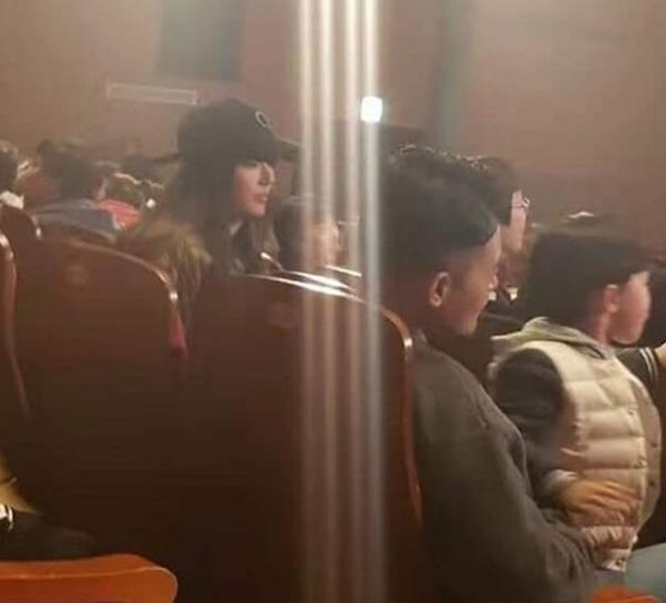 韩国女星全智贤侧颜,全智贤和老公同台
