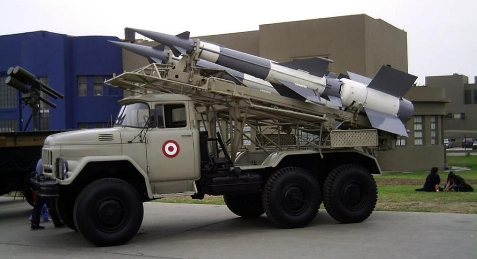 苏俄在50年代和南斯拉夫关系缓和以后，都向其提供了哪些*器武**？