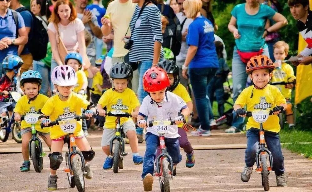 宝宝车买平衡车还是滑板车,扭扭车滑板车平衡车