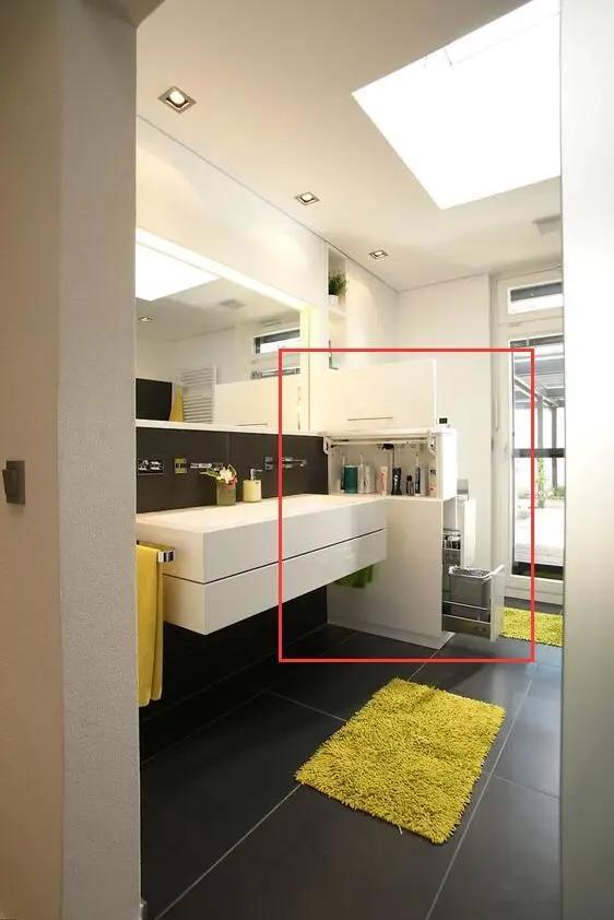 朋友太有远见，卫生间打连体柜放洗手盆马桶中间！能做隔断能储物