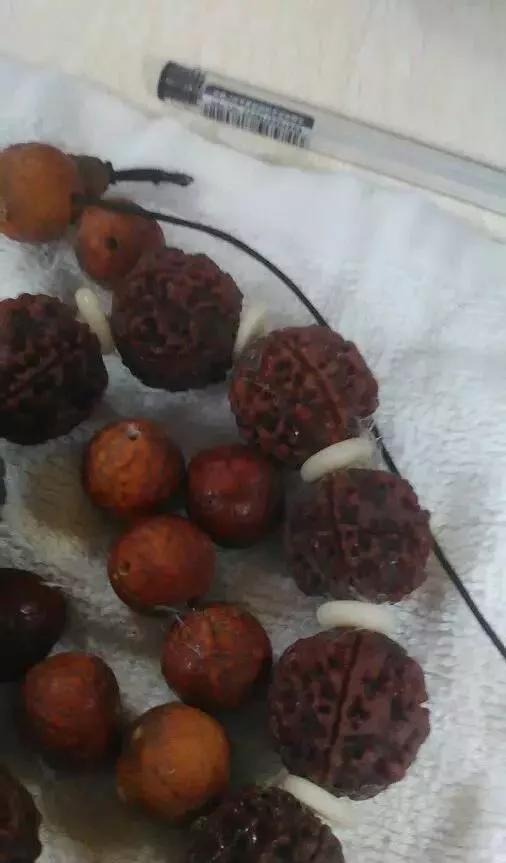 手串发霉了不用扔，只需这样处理一下