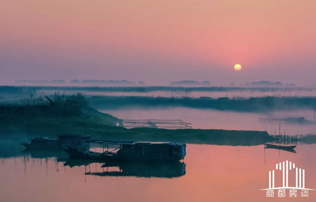 依水而眠只在江南水乡？也许，倾尽心力的内陆湖景更胜一筹
