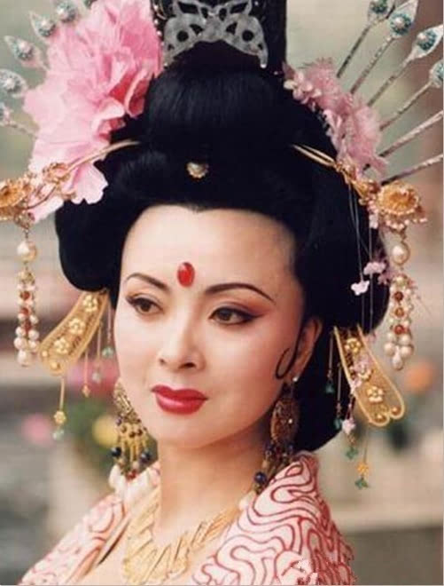 90年代女歌手林芳兵,林芳兵周洁哪个更美