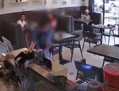奶茶店女子被女子暴打后续,奶茶店门口女子被暴打