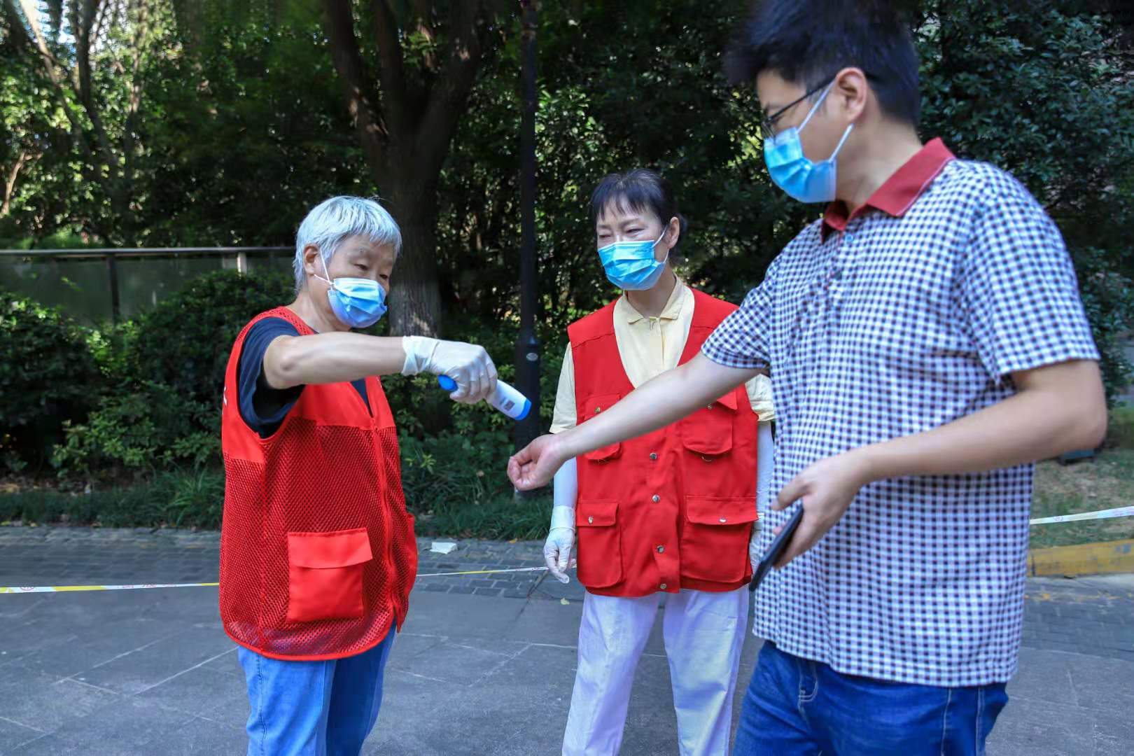 区街新闻｜70多幅照片记录世茂滨江社区辖内志愿者，南京感谢你们