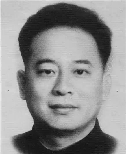 中国无数革命先烈打造的五星红旗,缅怀革命先烈重温百年党史手抄报