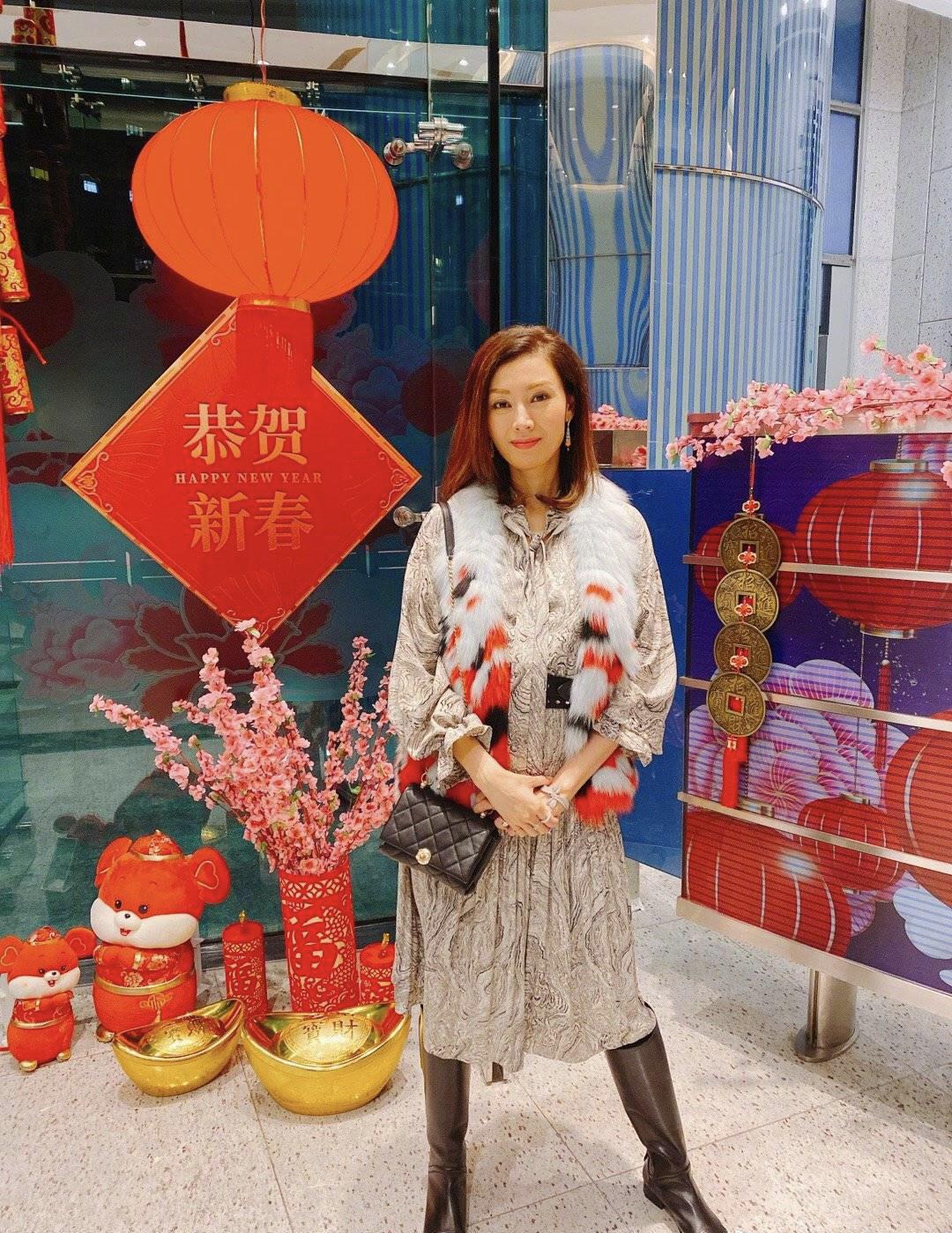 李嘉欣带儿子逛超市,李嘉欣和儿子同框穿搭