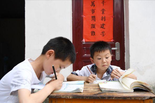 小学生奇思妙想作文200字,小学生作文拿满分老师看完都哭了