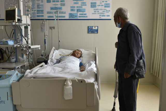 丈夫死后妻子打算卖房,妻子身患重病丈夫却卖房跑路