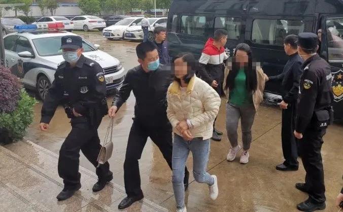 按摩店内“有乾坤”、摩的司机“兼职”介绍卖淫，查禁*赌黄**，瑞金公安在行动！