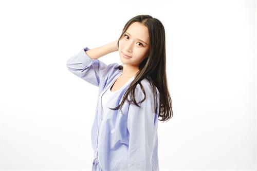 上班族脸上痘痘不断，痘博士来揭秘