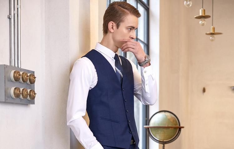 西装马甲怎么选女士穿的,西装马甲怎么穿合适