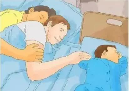 一不留神宝宝爬到床底,宝宝不关注趴在枕头上多久会死亡