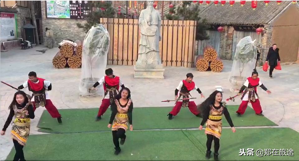 一个很好玩儿的地方「中原雪乡墨子古街」坐着火车穿越童话世界！