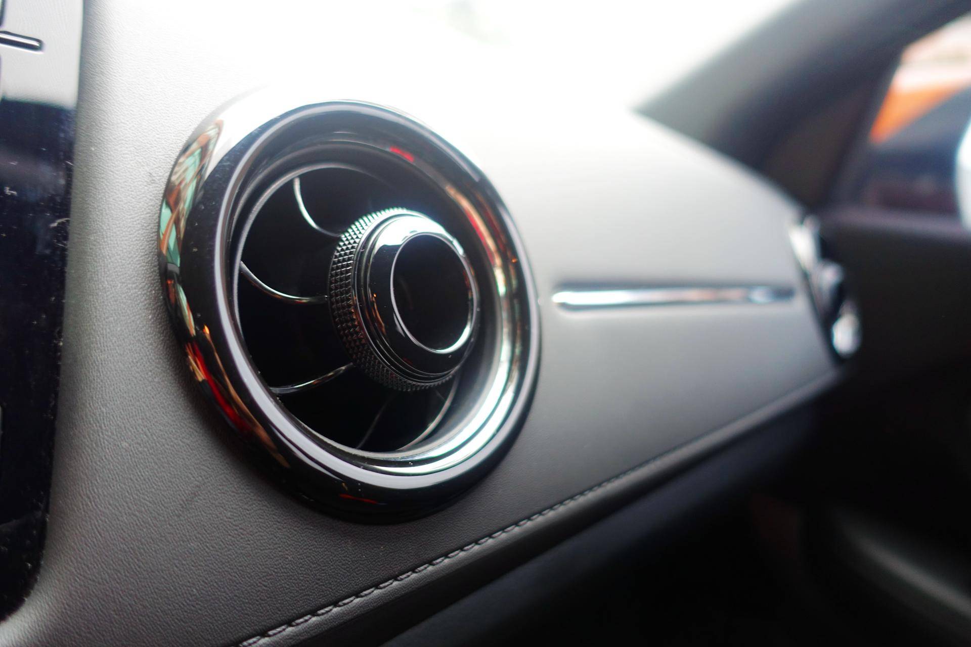 第一次用无线充电,华为第一代无线车充