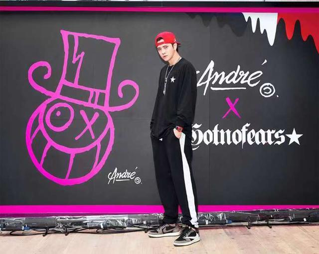 女生穿搭好看的aj系列,学生党穿什么和aj最搭配