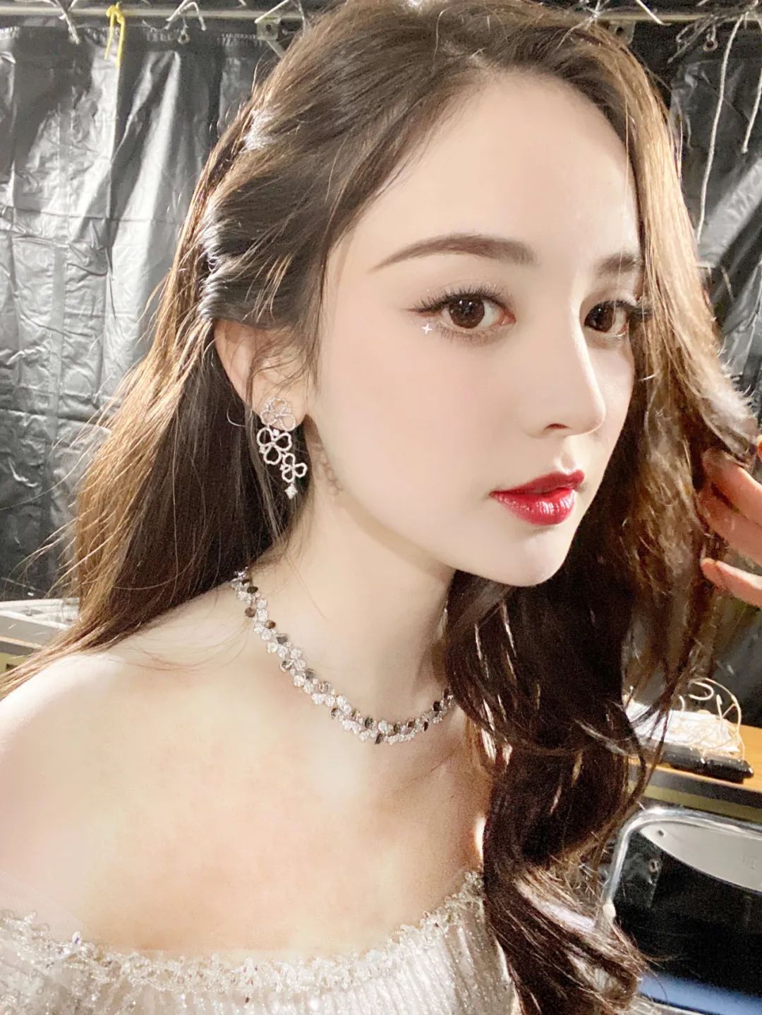 眼睛妆容教程显年轻,眼睛大比较自然的妆容