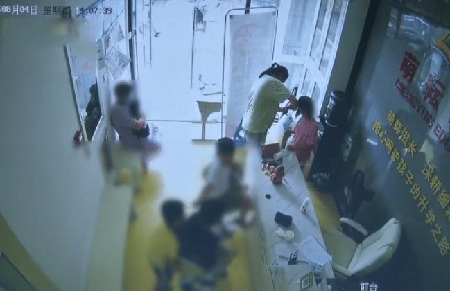 孩子头发粘了胶被老师剪掉感悟,小孩剪掉顾客头发被索赔违法吗