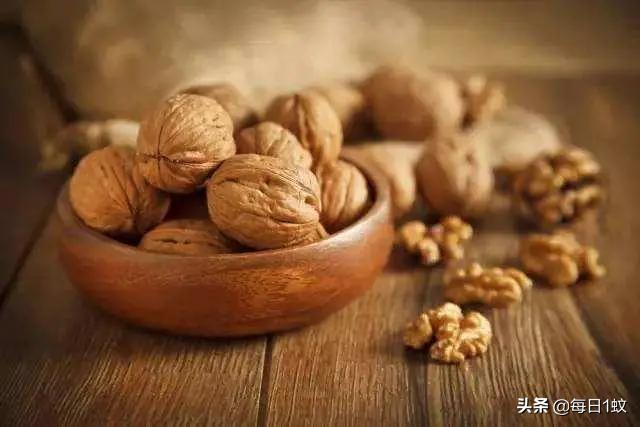 核桃好吃壳难剥,核桃皮太厚太硬不好剥怎么办啊