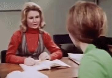 英女王下令封杀50年！王室私生活*片禁**遭泄露，百万人在线吃瓜