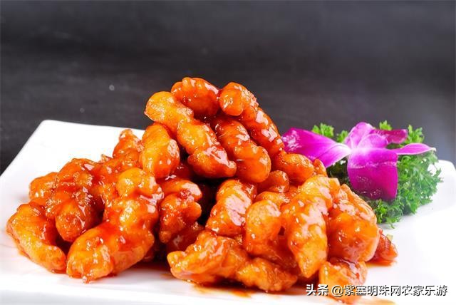 全靠8根钢柱支撑的玻璃栈道你敢挑战吗？保定狼牙山泽疆公寓酒店