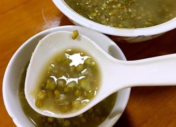 绿豆凉粉怎么做才能不发硬,快速煮绿豆软烂小妙招