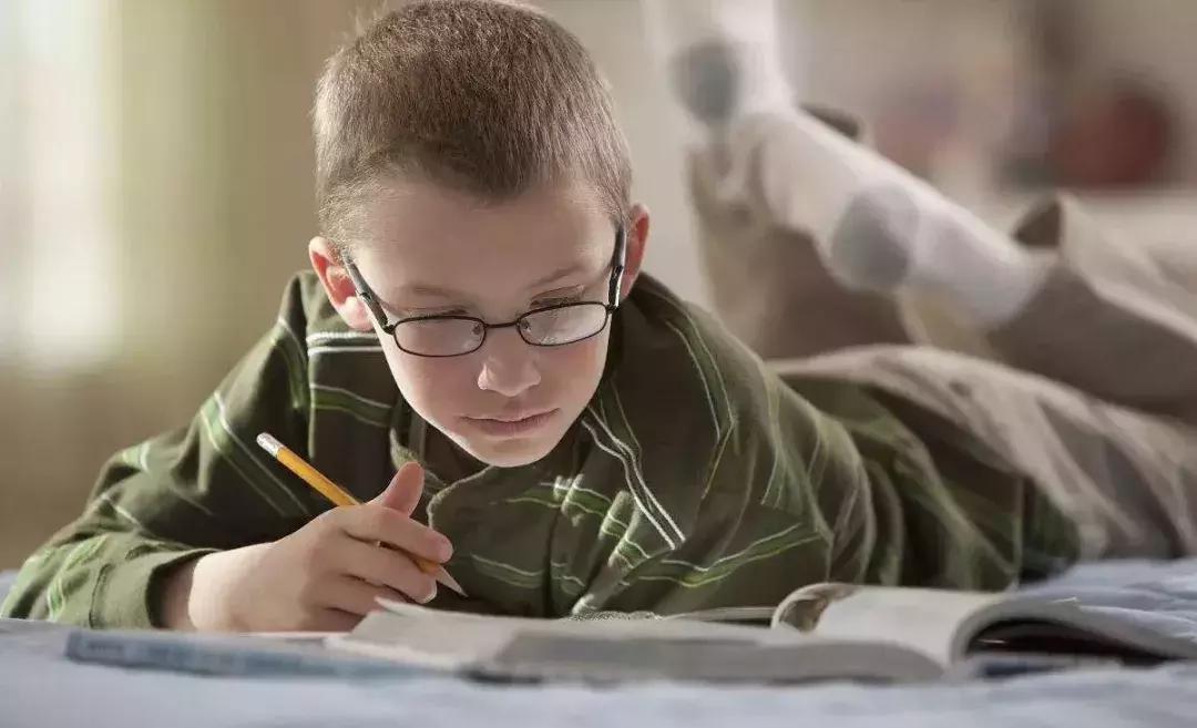 背书越背越记不住是大脑疲惫了吗,孩子记不住字背书又很快